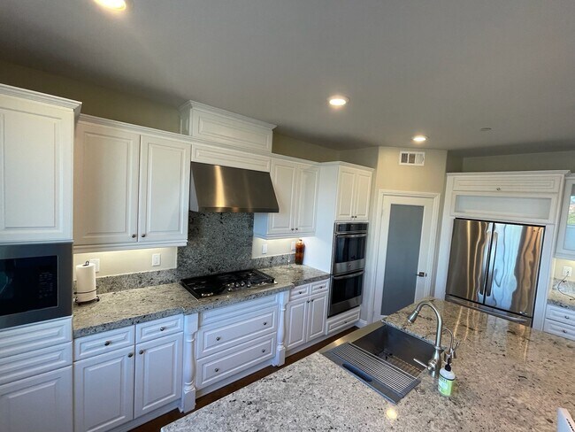 Building Photo - Stunning 4 bedroom home in Vista-With Solar!