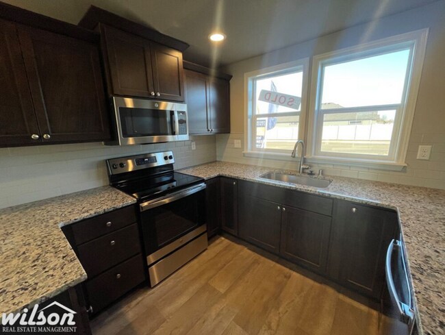 Building Photo - Charming 3BD/2BA House for Rent in West Valley