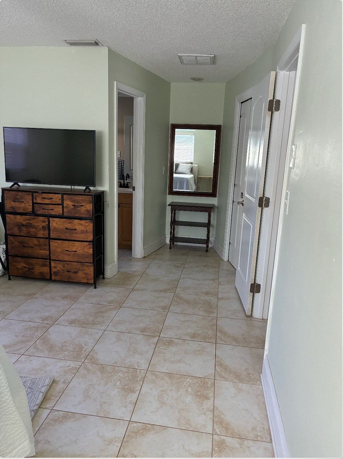 Building Photo - 105 N Bay Hills Blvd