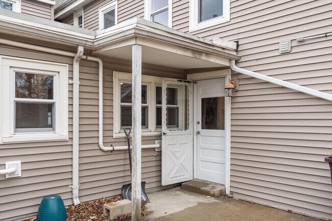 Building Photo - 20 School St