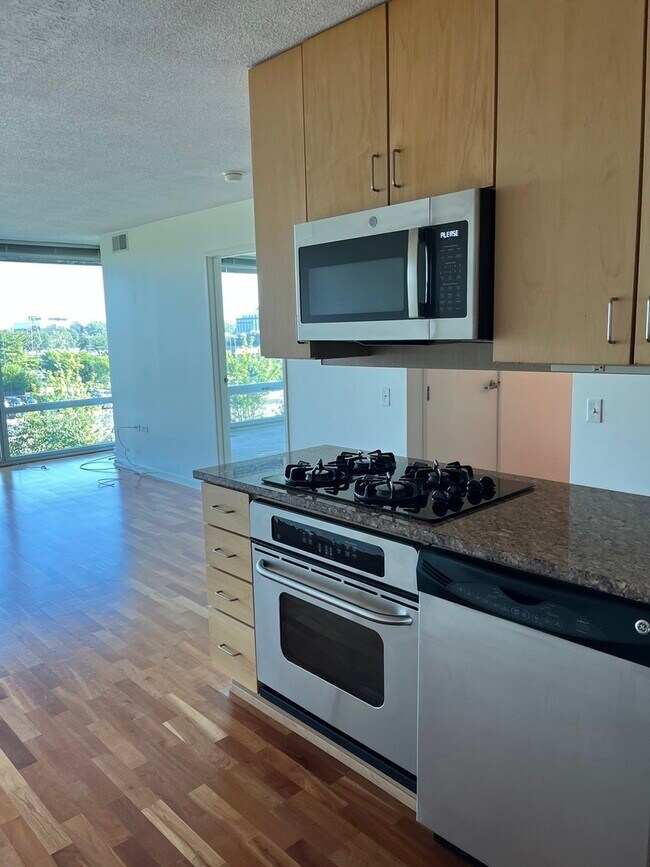 Building Photo - 9725 Woods Dr