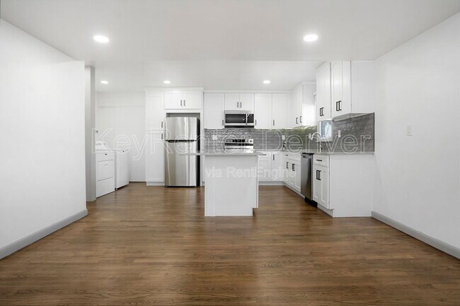 Building Photo - 741 S Wolff St