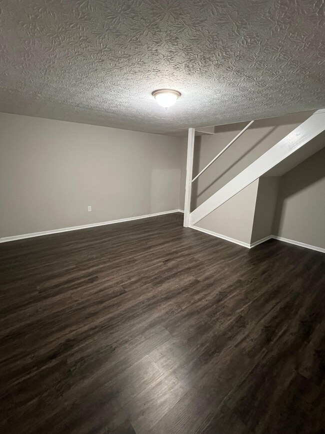 Building Photo - 5340 Shiloh Dr
