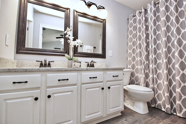 Building Photo - Townhome in South Park for Rent!