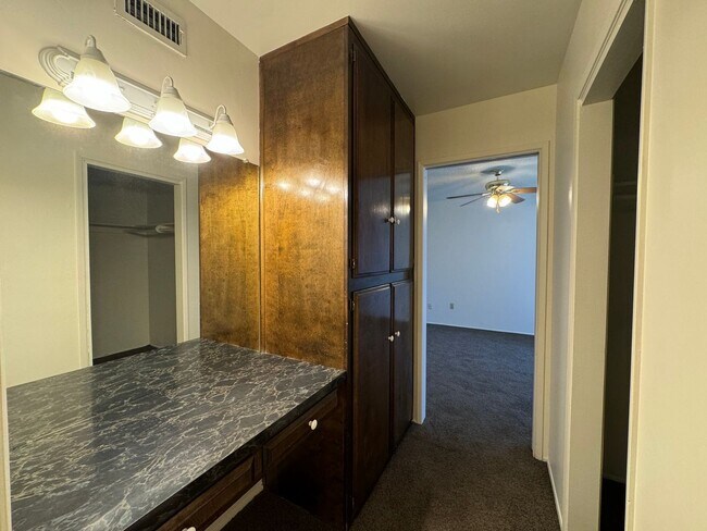 Building Photo - 4800 Summertree Ln