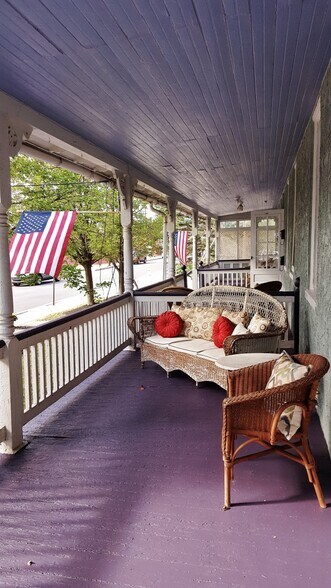 Building Photo - 37A Maple Ave