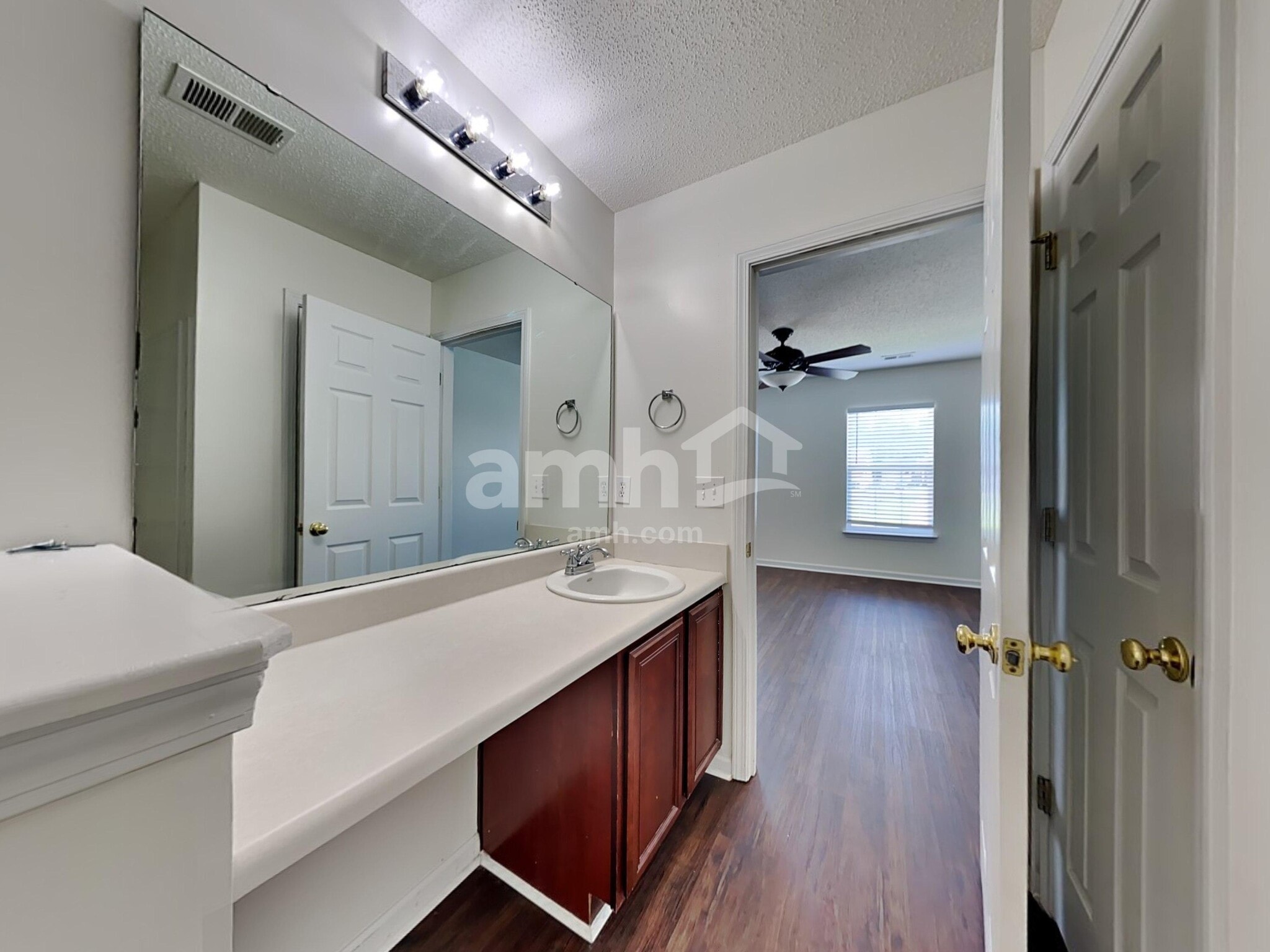 Building Photo - 425 Green Park Ln