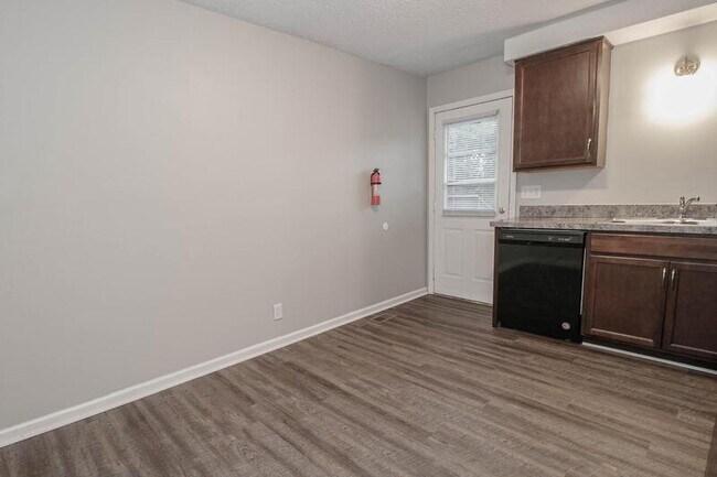 Building Photo - 805 Golf View Pl