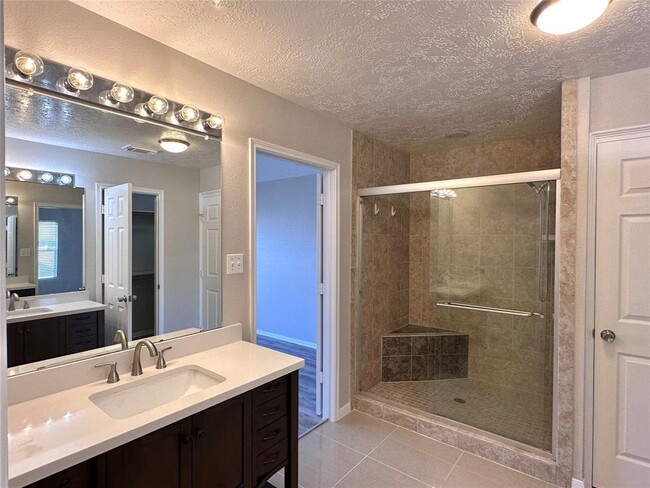 Building Photo - 1281 El Camino Village Dr