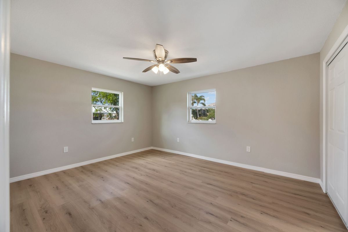 Building Photo - 660 Flamingo Dr