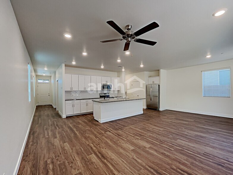 Building Photo - 313 Cape Seville Pl