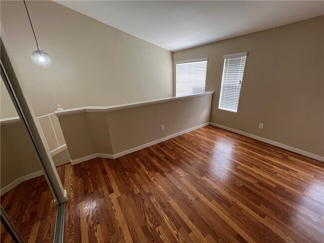 Building Photo - 23401 La Crescenta