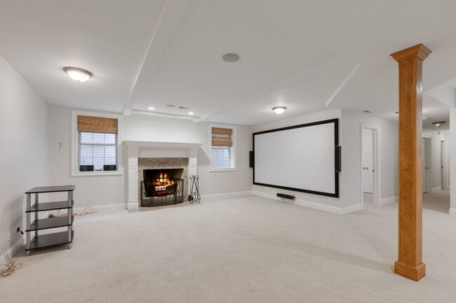 Building Photo - 420 Pine Manor Dr