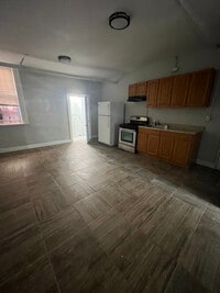 Building Photo - 1009 Chancellor Ave
