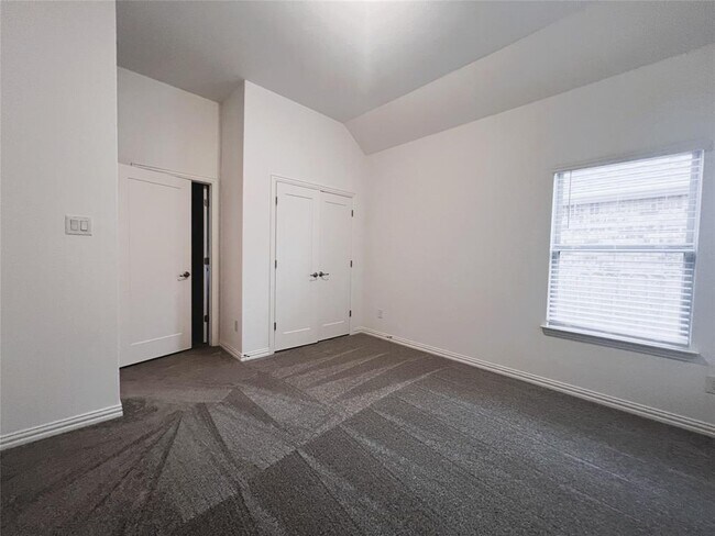 Building Photo - 247 Du Bois Ln