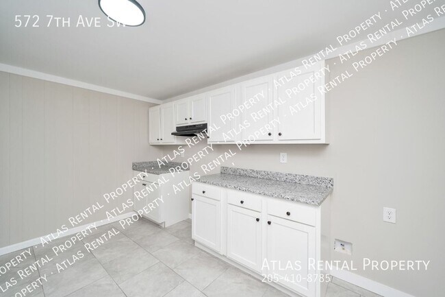 Building Photo - 572 7th Ave SW