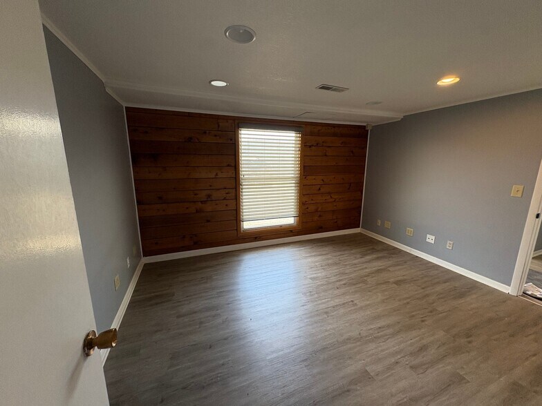 Building Photo - 661 Reynoldswood Rd