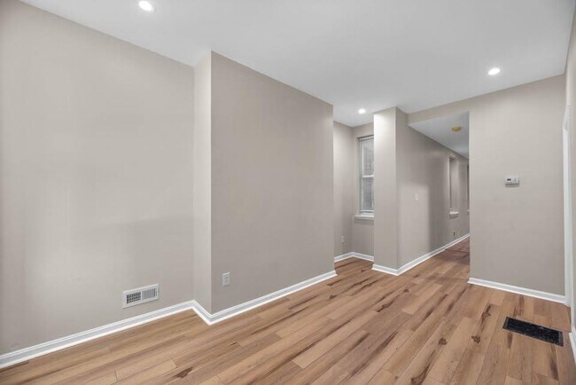 Building Photo - 2042 E Fayette St