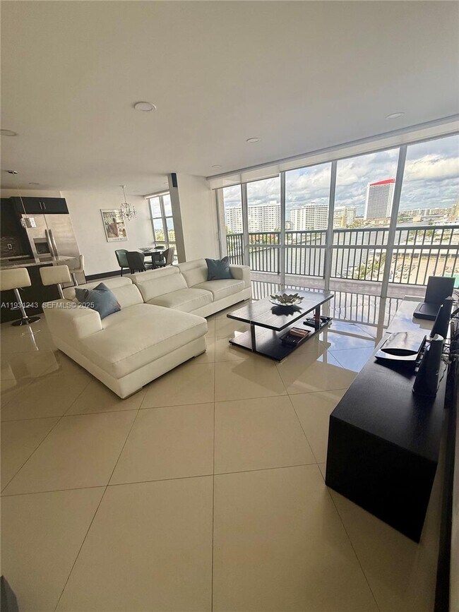 Building Photo - 2017 S Ocean Dr