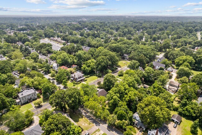 Building Photo - 803 W Davis St