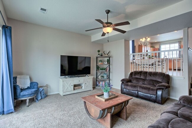 Building Photo - 3 Bedroom 2 1/2 Bath Split Level in Johnstown