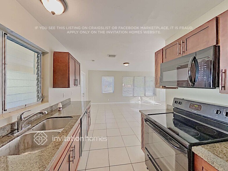 Building Photo - 1521 20th Ave N