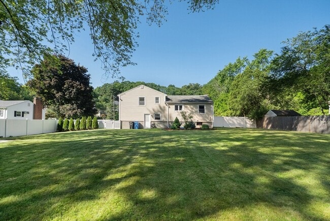 Building Photo - 221 Totten Pond Rd