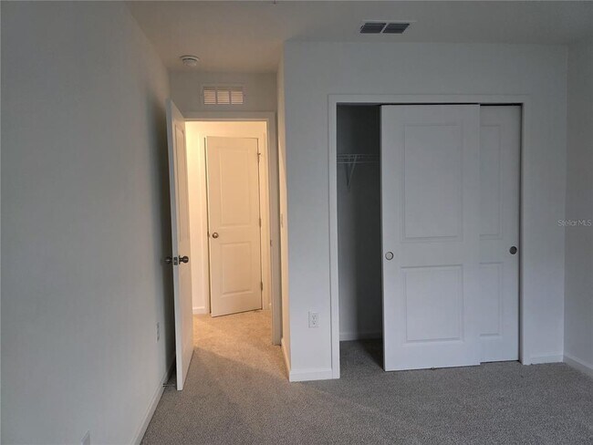 Building Photo - 9835 Walkway Dr