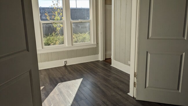 Building Photo - Three Bedroom House in Kalamazoo