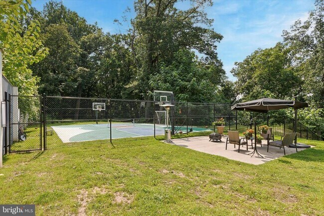 Building Photo - 1220 Valley Rd