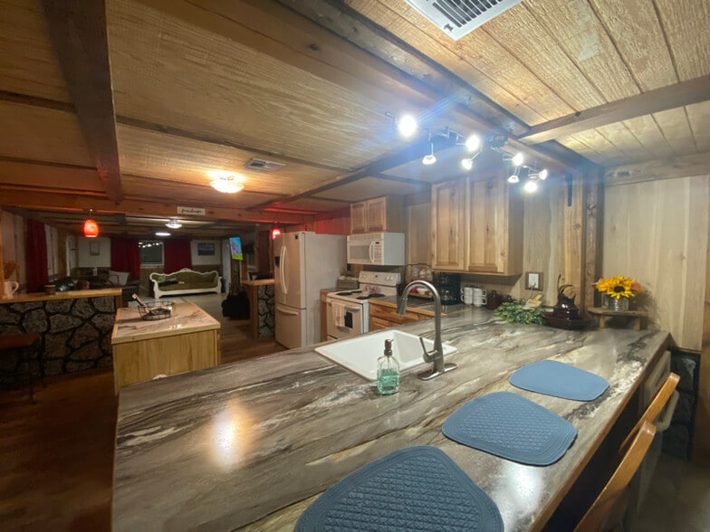 Building Photo - 6144 Madison 6351