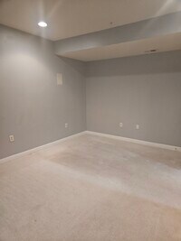 Building Photo - 2604 Somerton Ct