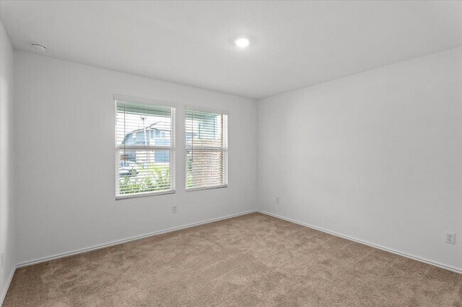 Building Photo - 300 Jeffers