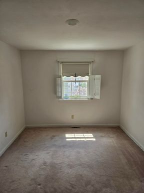 Building Photo - Upscale beautiful and spacious 3-bedroom, 2.5-bathroom apartment Oakland/Shadyside area