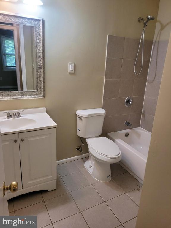 Building Photo - 47 Holstone Ln