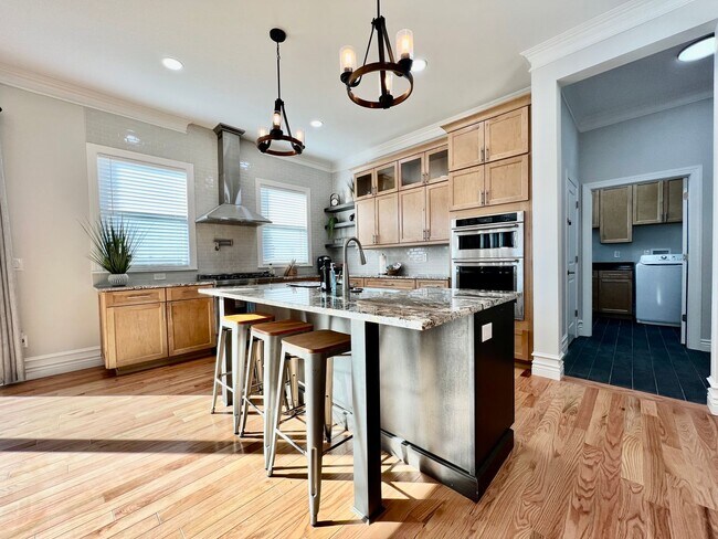 Building Photo - Luxury Home Incredible master suite Liberty Twp OH