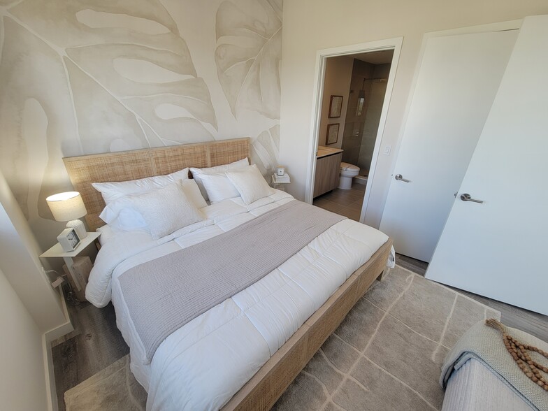 Building Photo - 9501 SW 70th Ave