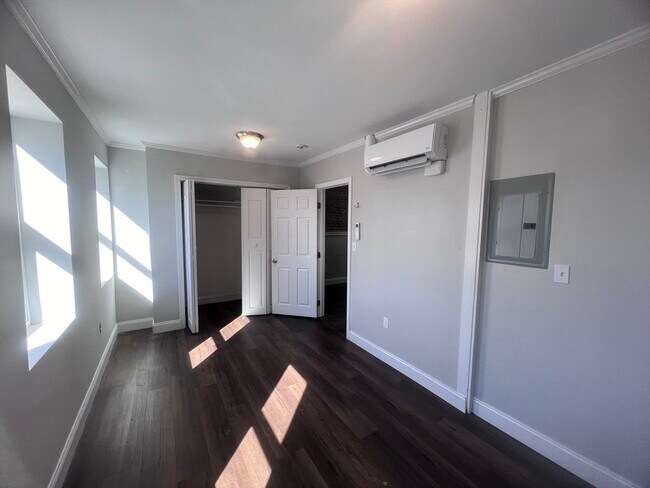 Building Photo - 315 Meridian St