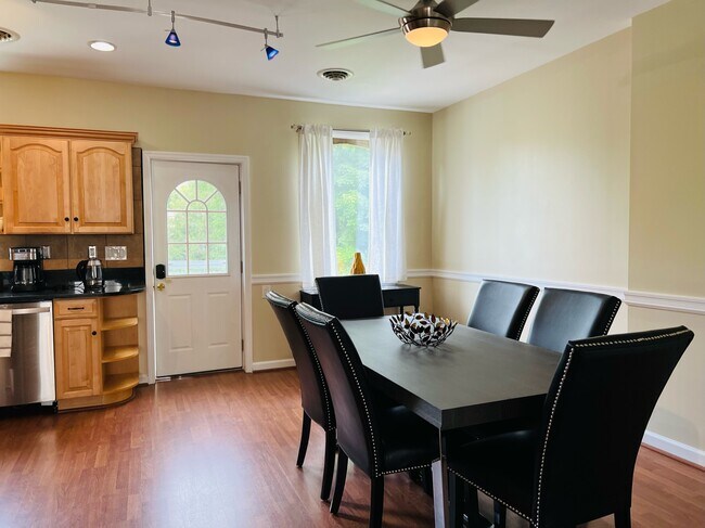 Building Photo - 178 Regent St