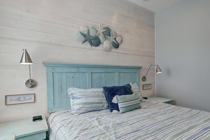 Building Photo - 1624 Eleventh Street-SI ID1023226P