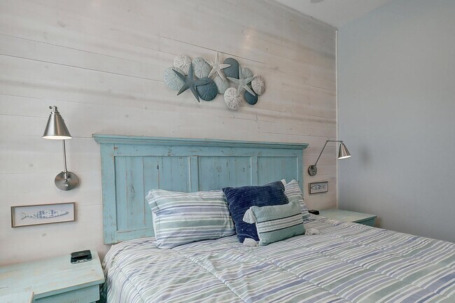 Building Photo - 1624 Eleventh Street-SI ID1023226P