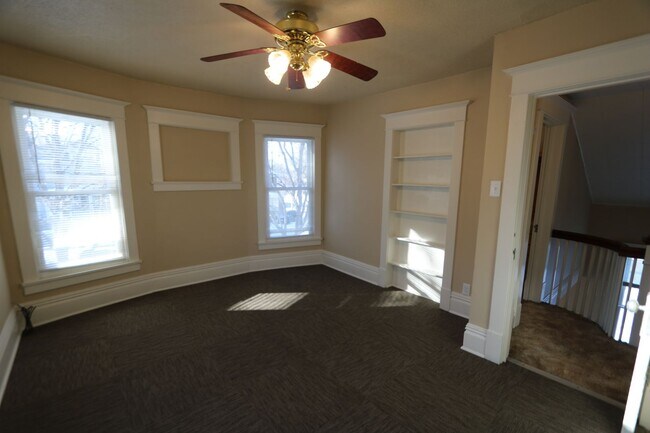 Building Photo - 104 S Garfield Ave