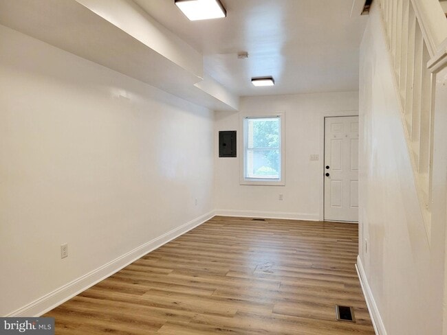 Building Photo - 128 E Pall Mall St