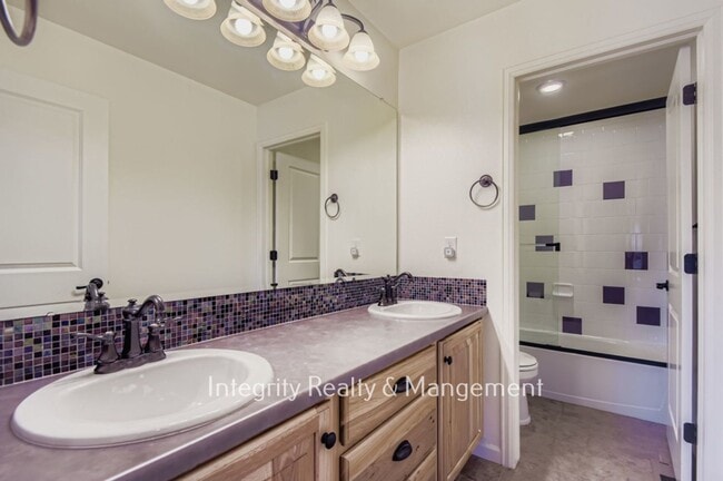 Building Photo - 3839 Donnington Cir