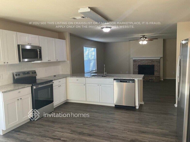 Building Photo - 5028 Raymond Dr