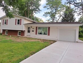Building Photo - 352 Sioux Ln