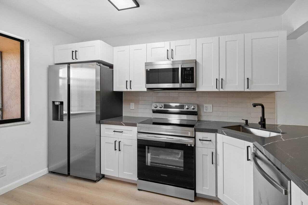 Building Photo - 341 Lakeview Dr