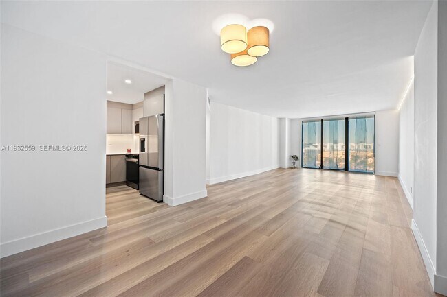 Building Photo - 18151 NE 31st Ct