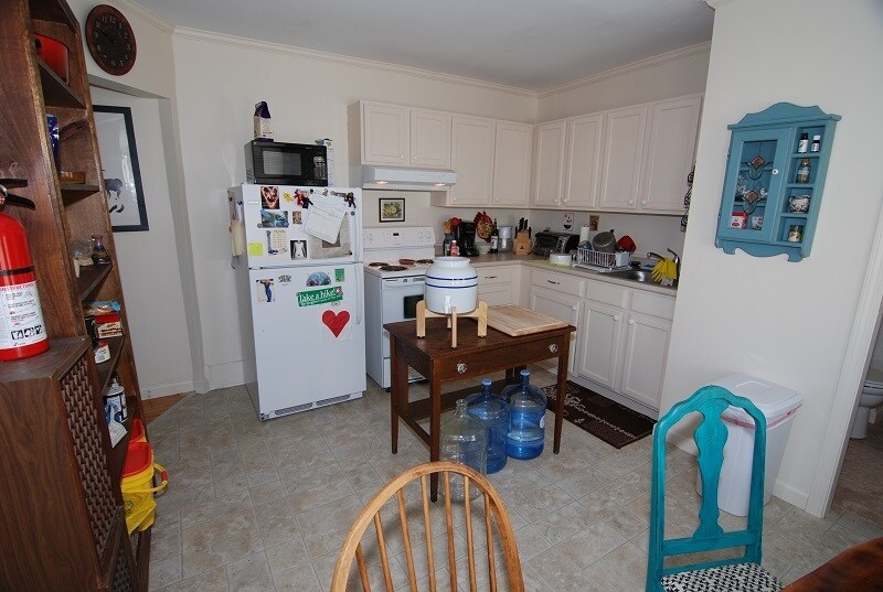 Building Photo - 93 Buell St