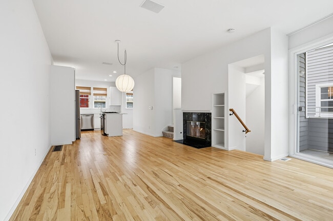 Building Photo - 619 Federal Ave E